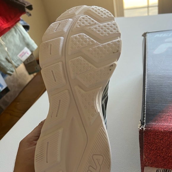 New in Box Fila Women’s Memory Superstride 3 Shoes Sneakers Size 8 - Picture 3 of 7